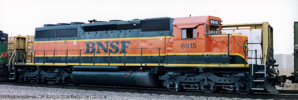 BNSF SD40-2 6915